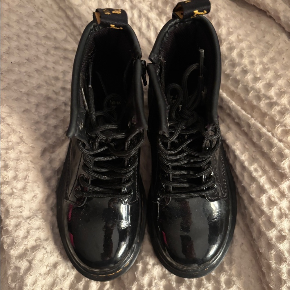 GIRLS DOC MARTEN BOOTS NEVER WORN